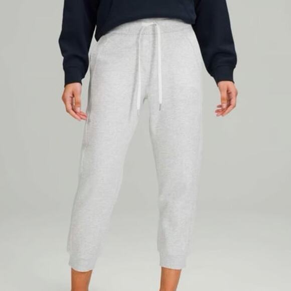 Lululemon Scuba High Rise Cropped Jogger - Picture 2 of 7